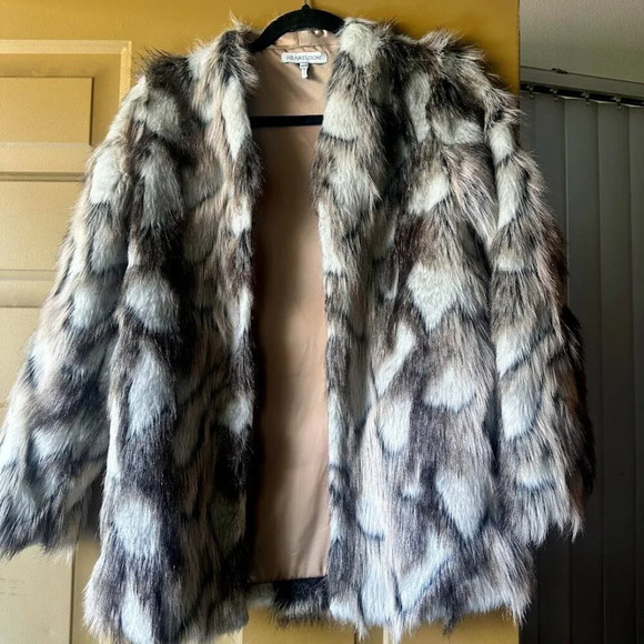 HEARTLOOM FAUX JACKET - Picture 2 of 6